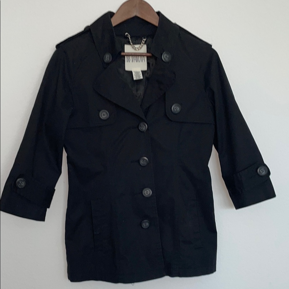 BB Dakota Black Trench Coat with 3/4 Sleeves and Fitted Silhouette